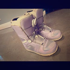 Burton Lotus Purple Snowbaord Shoes 6.5 womens
